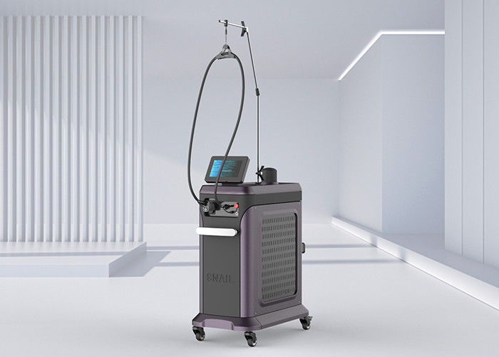 ND Yag Alexandrite μηχανή 3680W αφαίρεσης τρίχας λέιζερ 755 NM για την κλινική σαλονιών